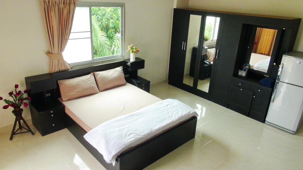 Larrivee Hotel Bang Bo Room photo