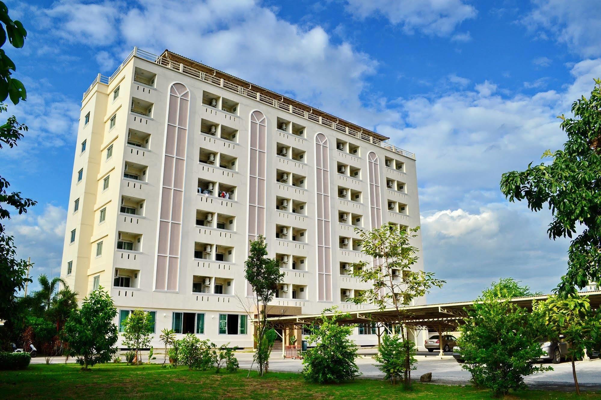 Larrivee Hotel Bang Bo Exterior photo