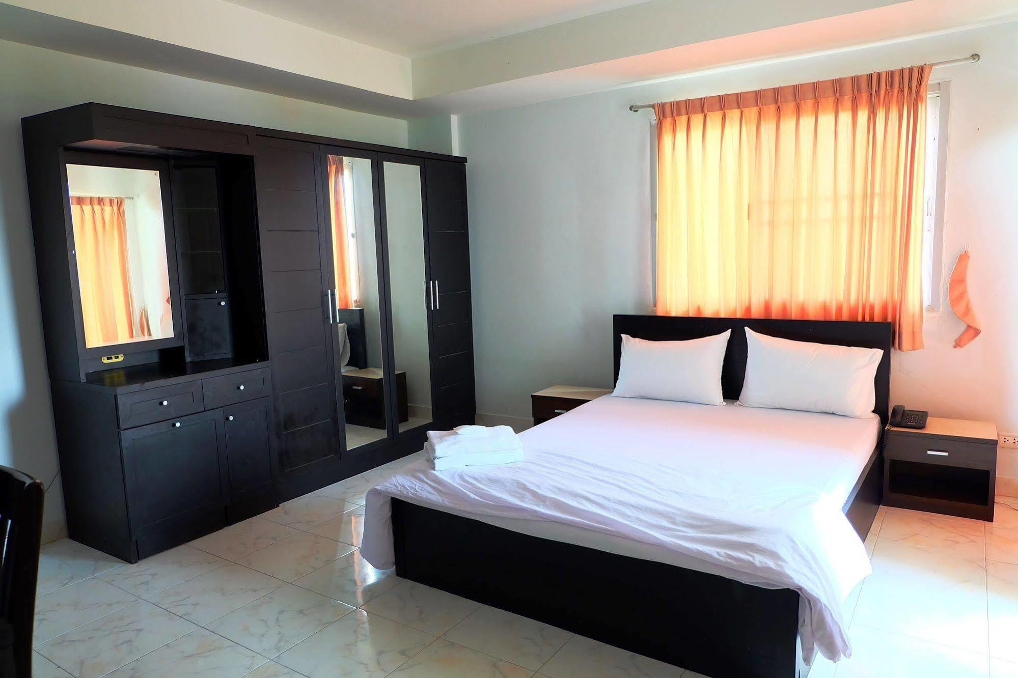 Larrivee Hotel Bang Bo Exterior photo