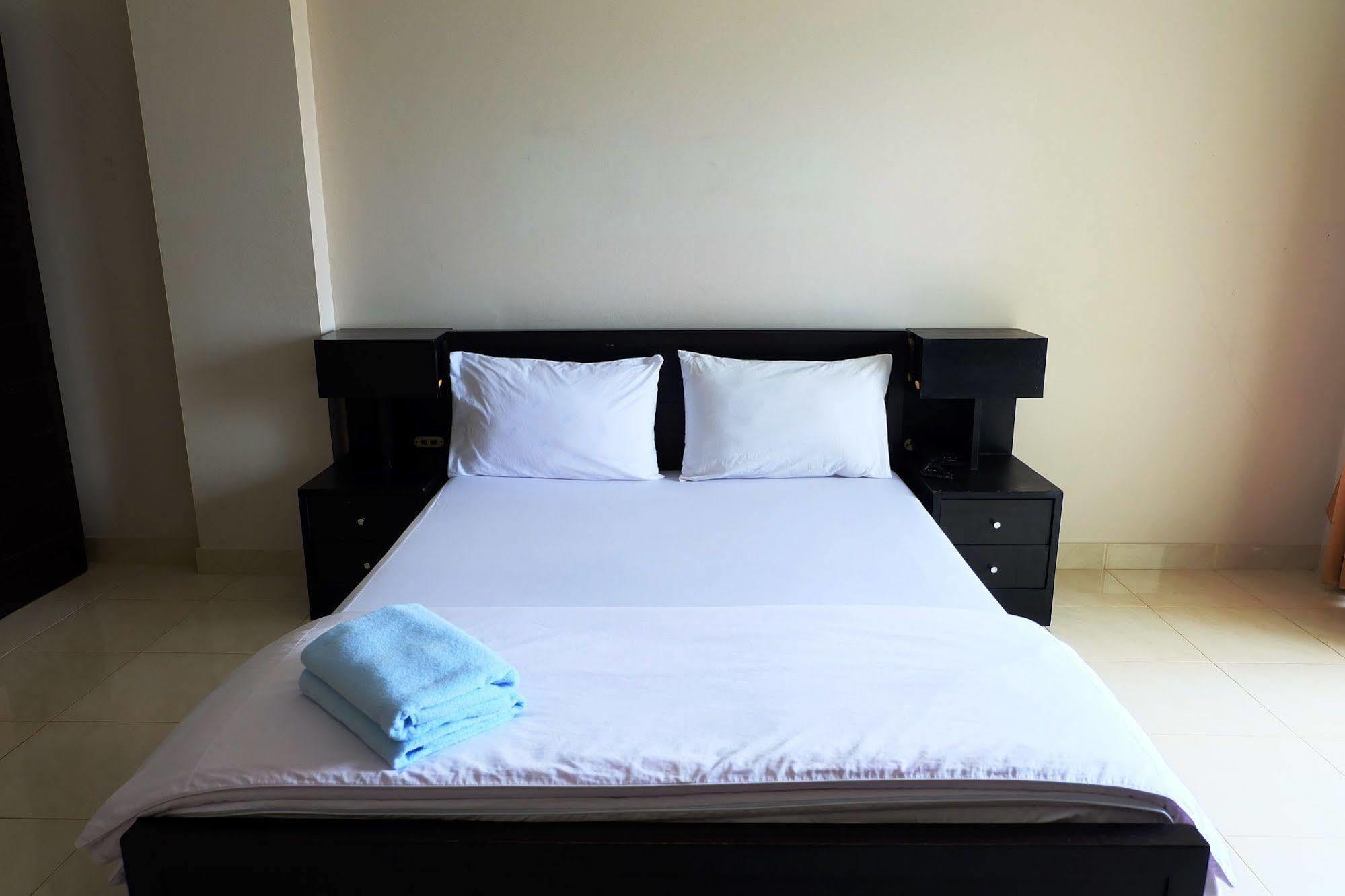 Larrivee Hotel Bang Bo Exterior photo